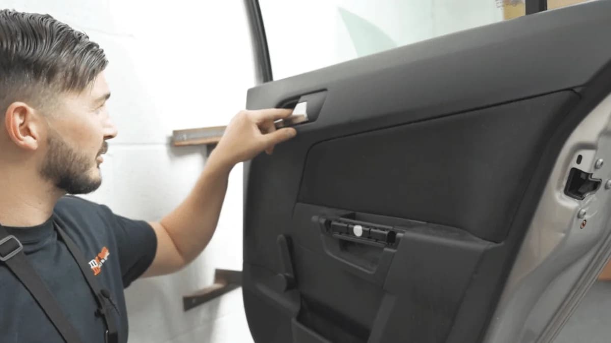 Beginner training: Taking off a door panel